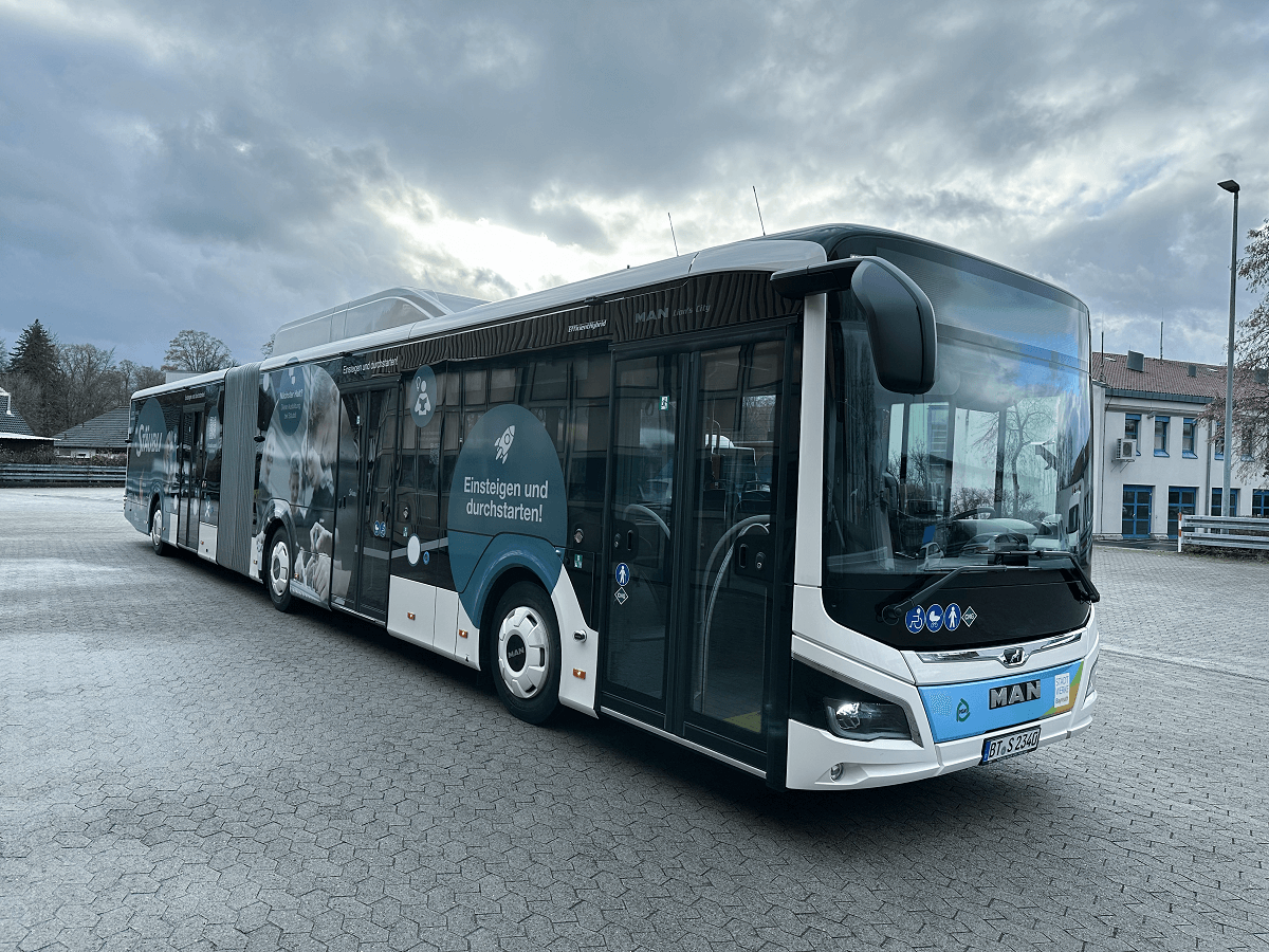 Bild zeigt Bus im Stäubli-Look in Bayreuth